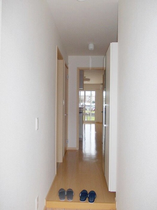 物件内観写真6　(玄関)