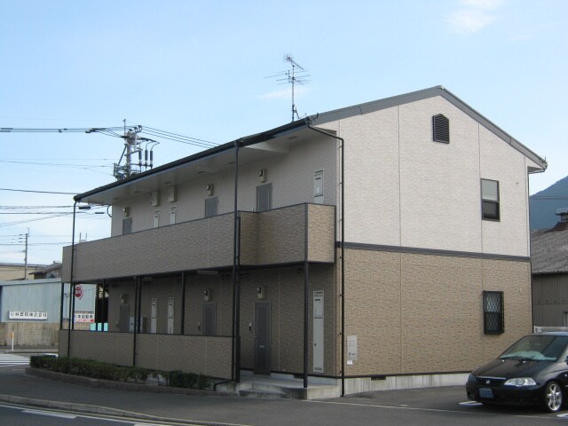 物件外観写真2　(エントランス部分)