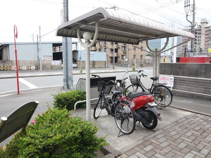 物件外観写真4　(駐輪場)