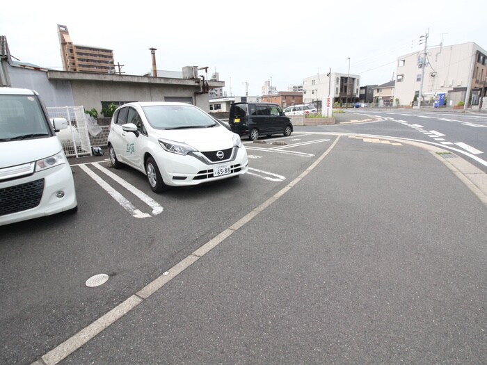 物件外観写真6　(駐車場)