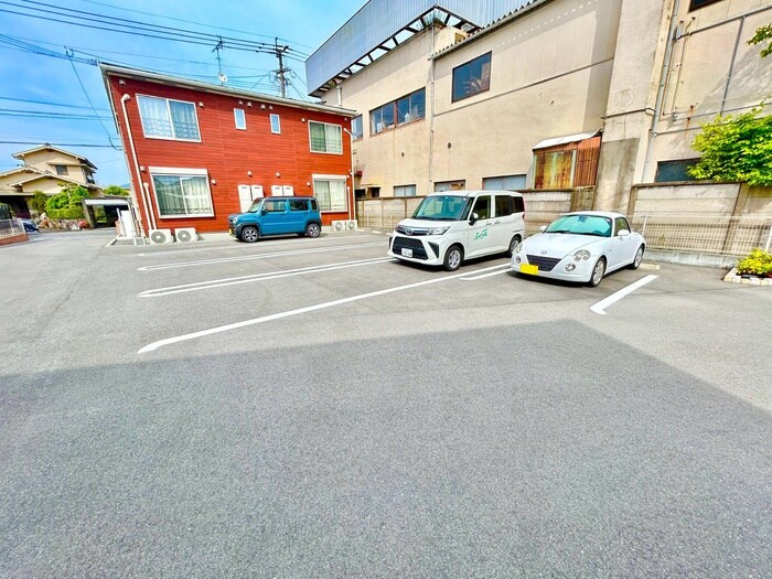 物件外観写真2　(駐車場)