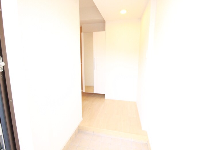 物件内観写真11　(玄関)