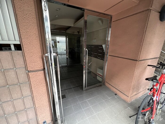 物件外観写真4　(エントランス部分)