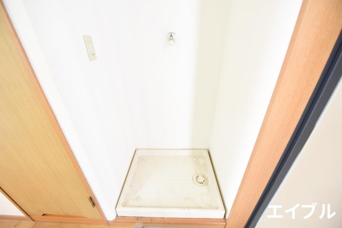 物件内観写真11　(洗濯機置場)