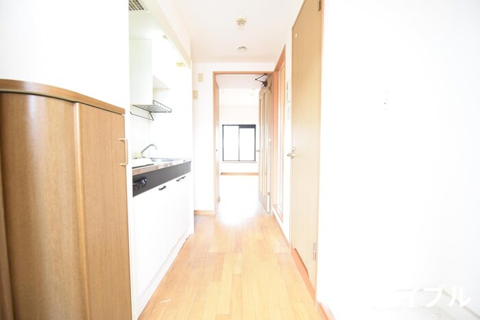 物件内観写真16　(廊下)