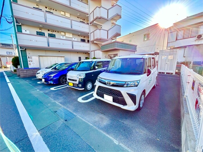 物件外観写真2　(駐車場)