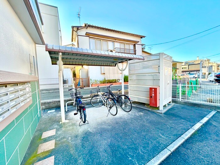 物件外観写真3　(駐輪場)