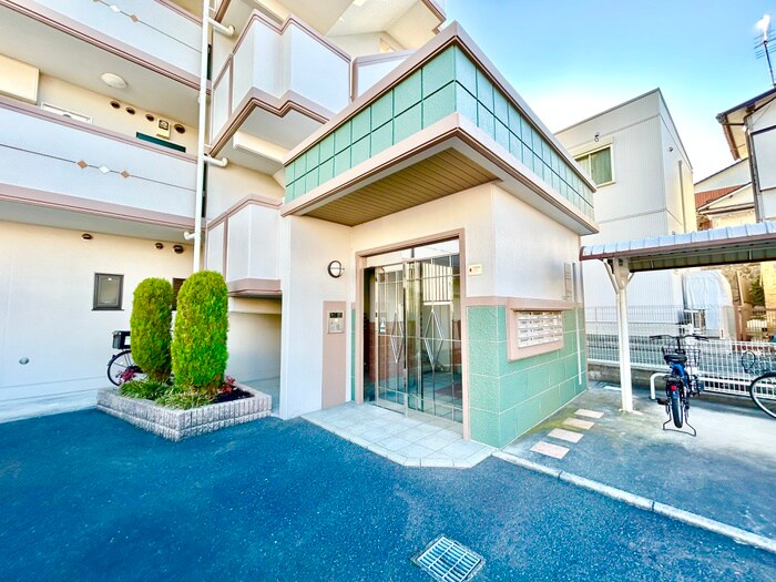 物件外観写真5　(エントランス部分)