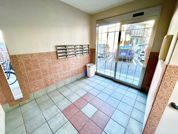 物件外観写真6　(エントランス部分)