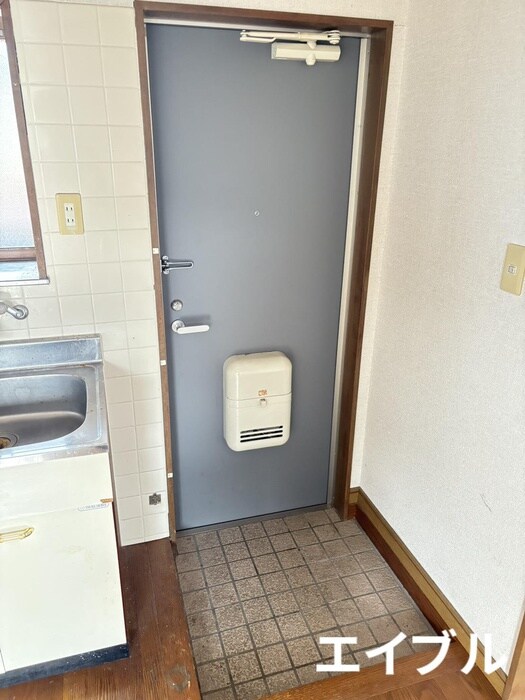 物件内観写真13　(玄関)