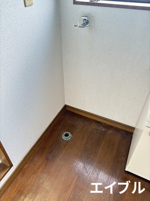 物件内観写真16　(洗濯機置場)