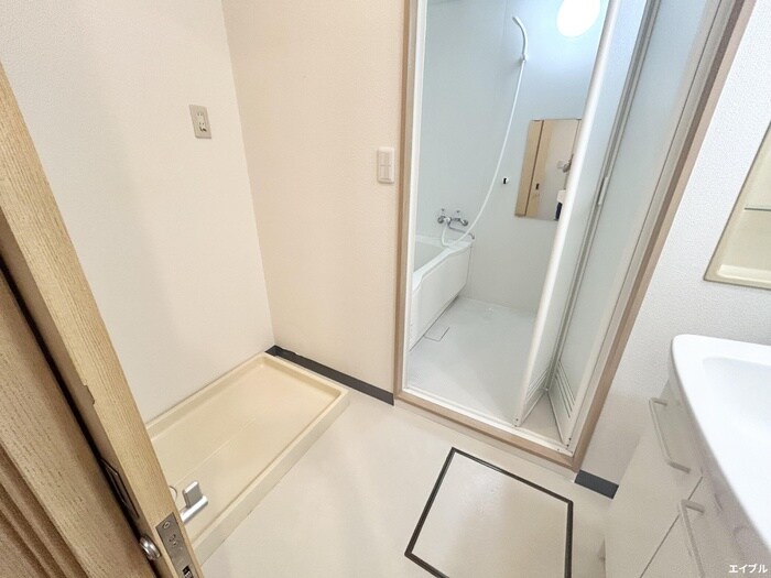 物件内観写真15　(洗濯機置場)