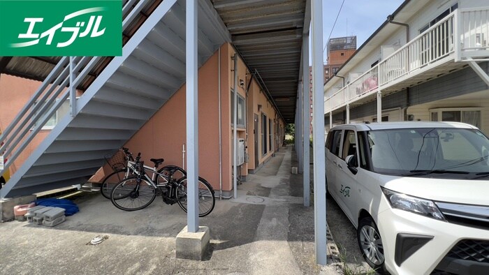 物件外観写真5　(エントランス部分)