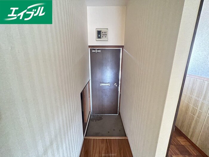 物件内観写真13　(玄関)