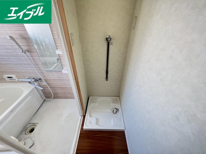 物件内観写真16　(洗濯機置場)