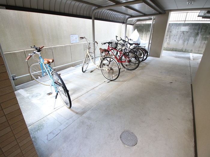 物件外観写真5　(駐輪場)