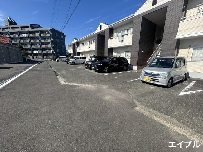 物件外観写真4　(駐車場)