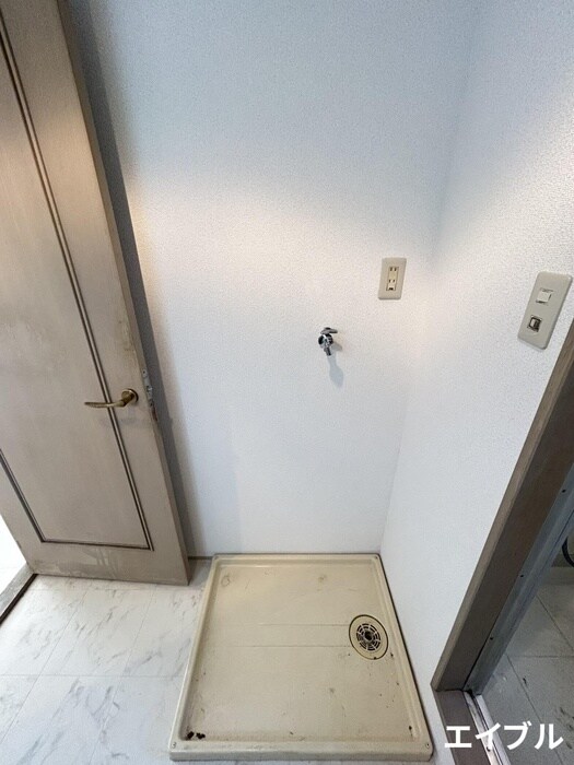 物件内観写真11　(洗濯機置場)