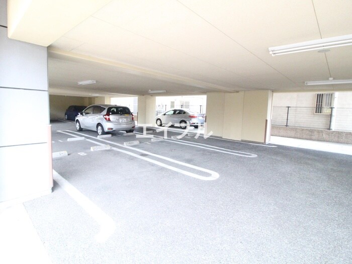 物件外観写真2　(駐車場)