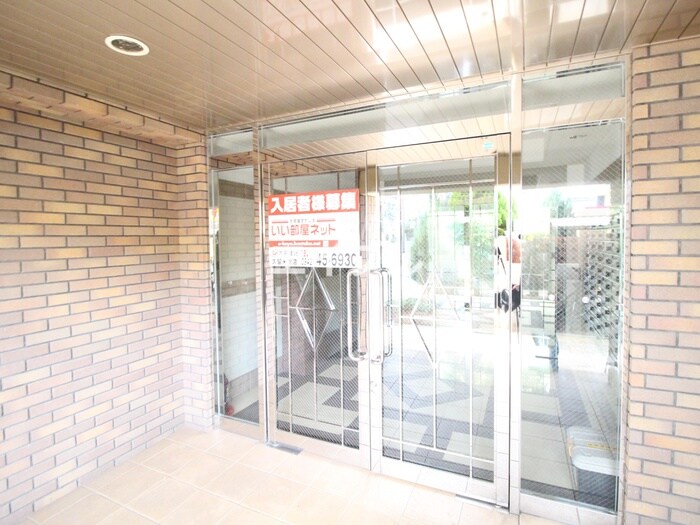 物件外観写真4　(エントランス部分)