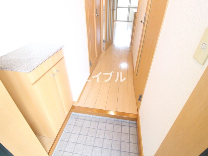 物件内観写真13　(玄関)