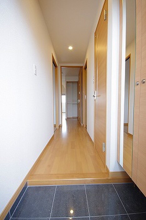 物件内観写真7　(玄関)