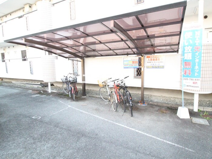 物件外観写真3　(駐輪場)