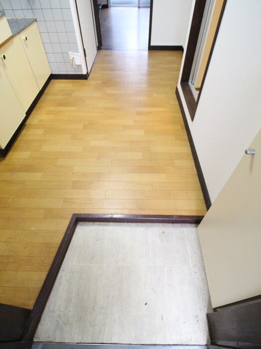 物件内観写真12　(玄関)