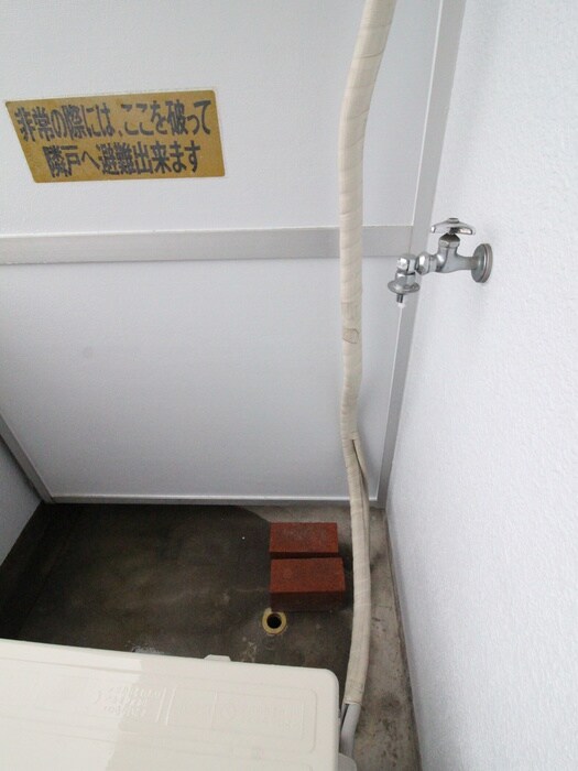 物件内観写真18　(洗濯機置場)