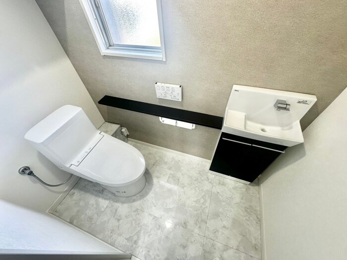 物件内観写真8　(トイレ)