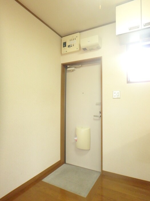 物件内観写真10　(玄関)