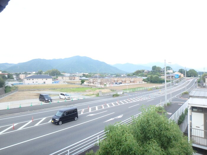 物件内観写真11　(室内からの展望)