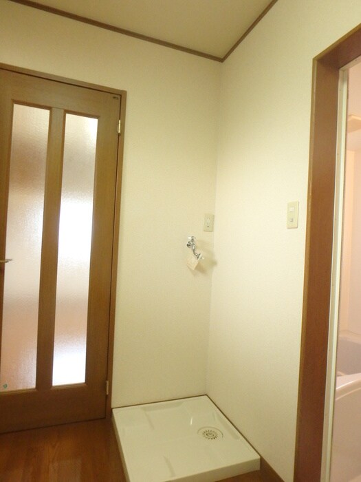 物件内観写真14　(洗濯機置場)