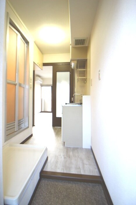 物件内観写真4　(玄関)