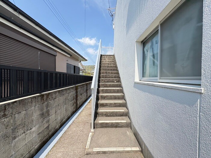 物件外観写真3　(エントランス部分)