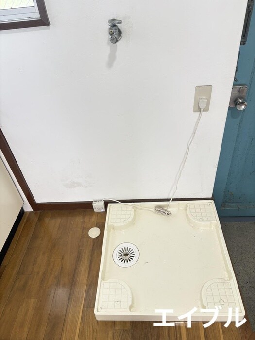 物件内観写真14　(洗濯機置場)