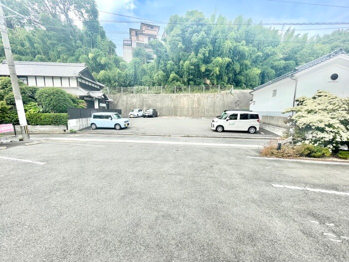 物件外観写真2　(駐車場)