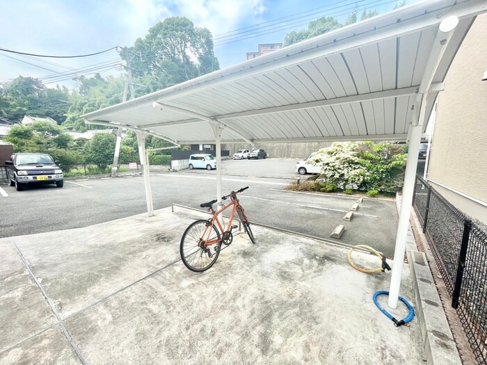 物件外観写真3　(駐輪場)