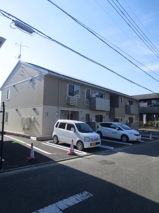 物件外観写真2　(駐車場)