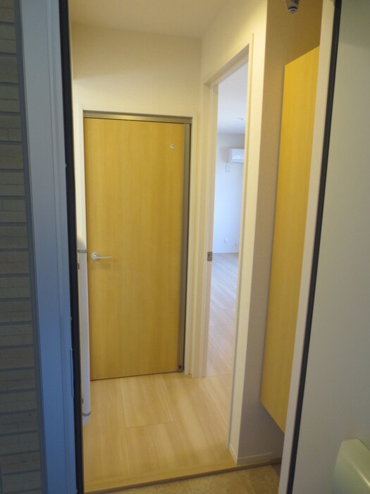 物件内観写真13　(玄関)