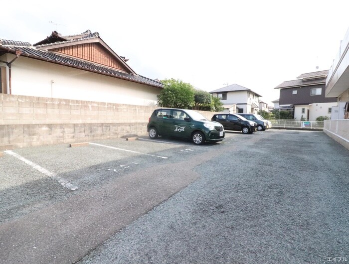 物件外観写真4　(駐車場)