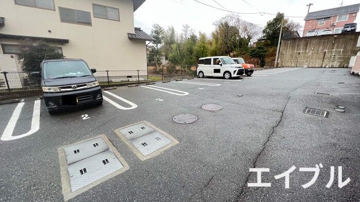 物件外観写真2　(駐車場)