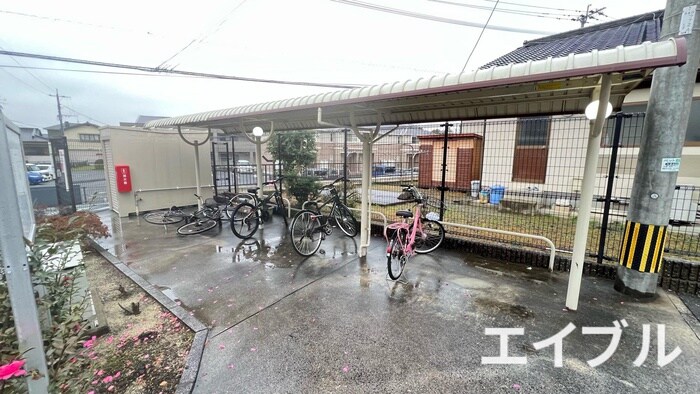物件外観写真3　(駐輪場)