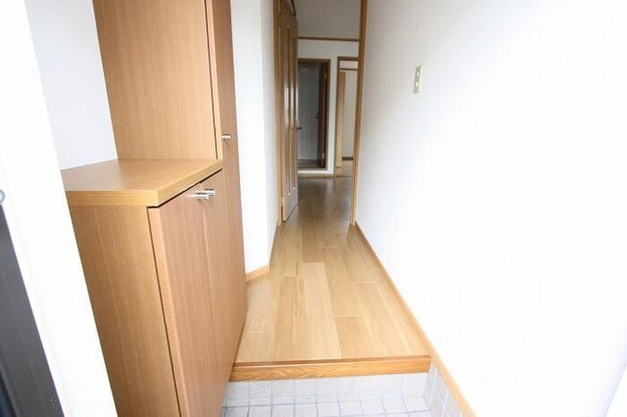 物件内観写真12　(玄関)