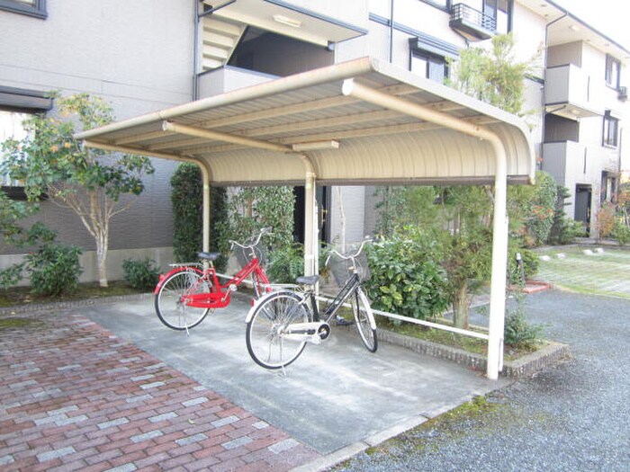 物件外観写真3　(駐輪場)