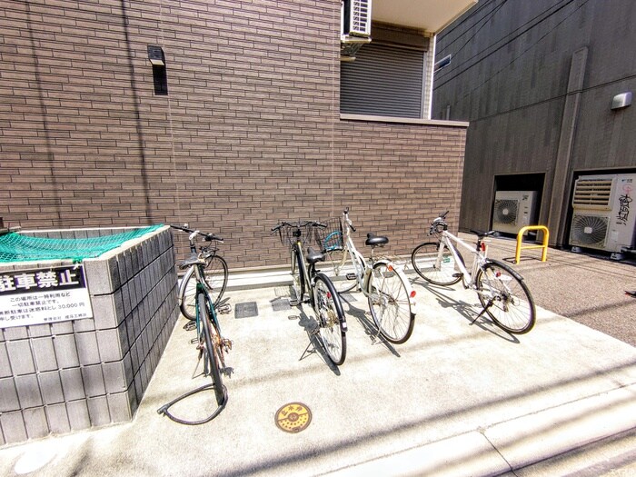 物件外観写真5　(駐輪場)