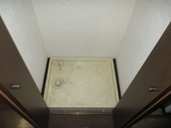 物件内観写真13　(洗濯機置場)