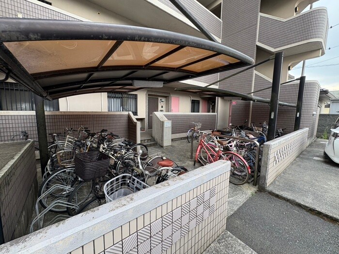 物件外観写真5　(駐輪場)