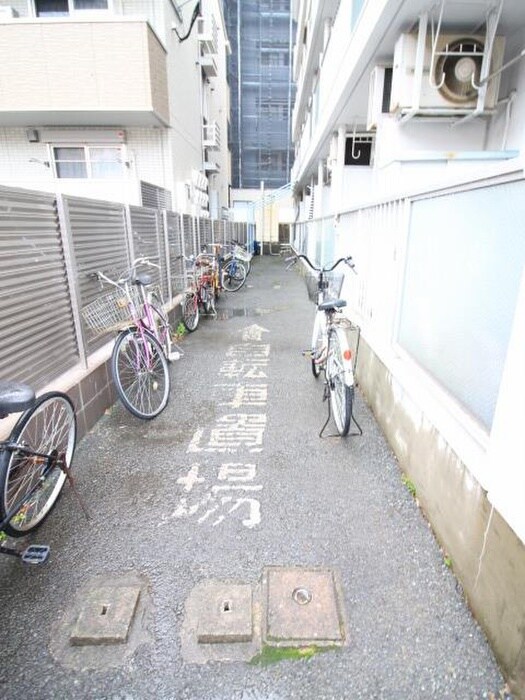 物件外観写真5　(駐輪場)