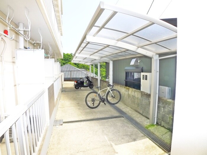 物件外観写真2　(駐輪場)
